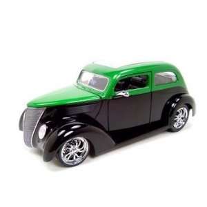  1937 FORD SEDAN GREEN CUSTOM 118 DIECAST MODEL Toys 