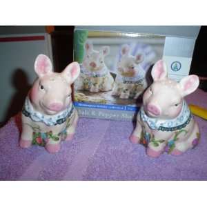  COUNTRY PIGS SALT AND PEPPER SHAKERS SET