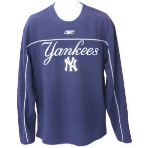  Men`s New York Yankees Defender Crew Neck Fleece Sports 