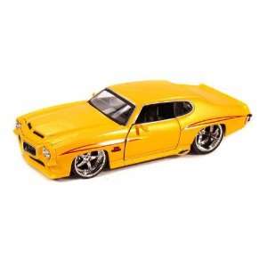  1971 Pontiac GTO Judge 1/24 Mass Metallic Yellow Toys 