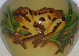 SUPERB MOORCROFT FROG & DRAGONFLY VASE BY KERRY GOODWIN  