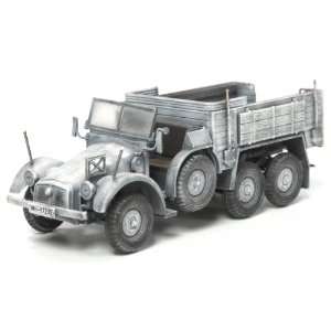   Dragon Models 1/72 Kfz.70 6x4 Personnel Carrier (Winter) Toys & Games
