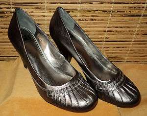Womens Gianni Bini Metallic Pewter 9M Pumps 3 1/2inch heel  