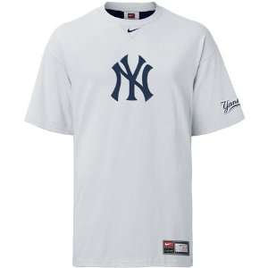   York Yankees White Ligature Tackle Twill T shirt