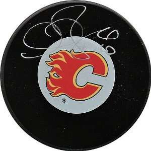  Frozen Pond Calgary Flames Gary Roberts Autographed Puck 