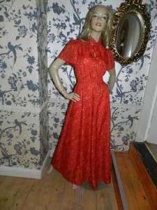 VINTAGE 70s RED DITSY FLORAL PRINT MAXI FLUTTER DRESS 8  