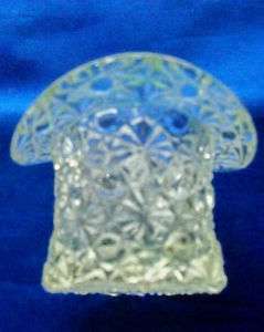 BEAUTIFUL CLEAR CUT GLASS VINTAGE TOP HAT DAISY & BUTTON CUT NICE FREE 