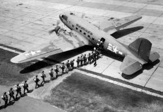 DC 3 C 47 DOUGLAS HAT PIN US ARMY AIR CORPS AIR FORCE WORLD WAR 2 