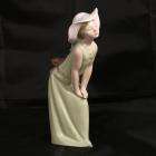 LLADRO #5009 Curious Girl with Straw Hat  