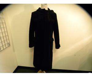 KENNETH COLE black quilted velour long coat.Long sleeves with attached 