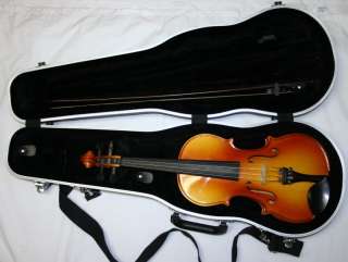 Silver Creek Model 99 Violin is used in good condition, it does have 