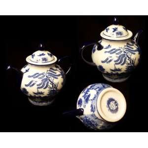 Blue Willow Style Round Tea Pot