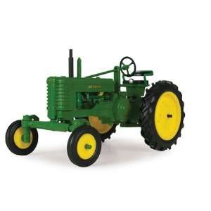 John Deere 1/16 Styled BW Tractor  Toys & Games  