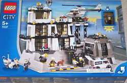 Lego City/Town # 7237 Police Station New MISB  