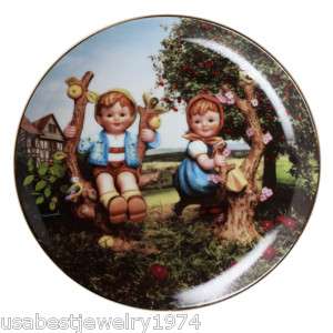 The M.I. Hummel Apple Tree Boy&Girl collection plate  