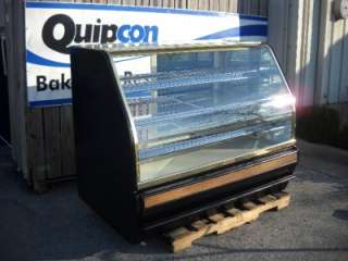   CONCEPTS 60 Curved Glass Front Refrigerated Bakery Pastry Case  