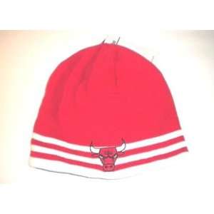  Chicago Bulls On Court Reversible Cuffless Team Knit Hat 