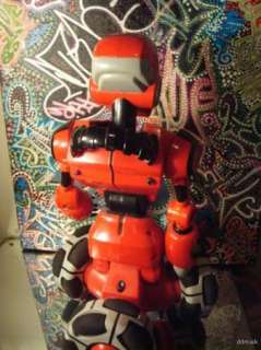 ROBOT WowWee Tribot Talking Companion NO REMOTE  