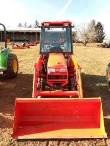 2009 KUBOTA B3030HSDC TRACTOR WITH CAB AND KUBOTA LA 403 LOADER 173HRS 