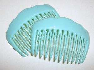 LOT / SET OF 2 VINTAGE HAIR COMBS   GREEN   3 X 2  